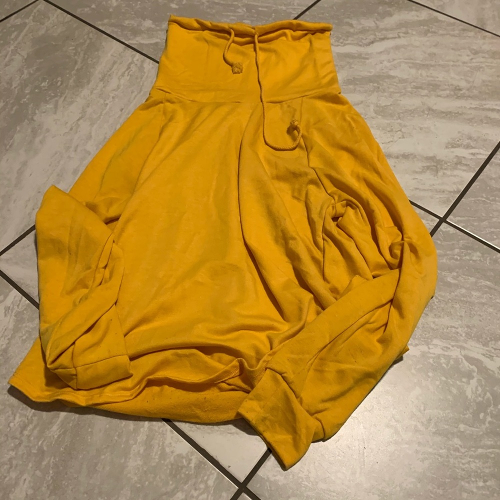 Cute mustard yellow top